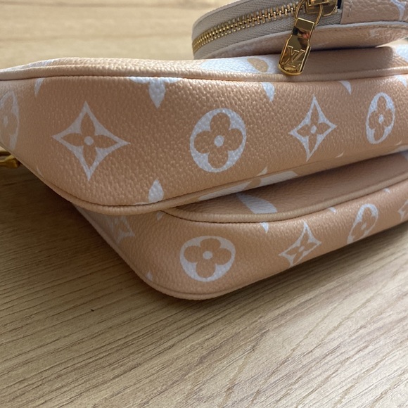 LOUIS VUITTON Monogram Giant By The Pool Multi Pochette Accessories - Picture 8 of 16